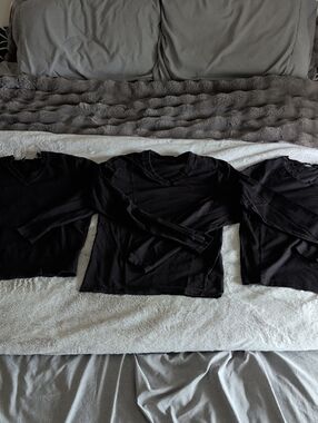 Murano Black V-Neck Long Sleeve Shirts Mens Small